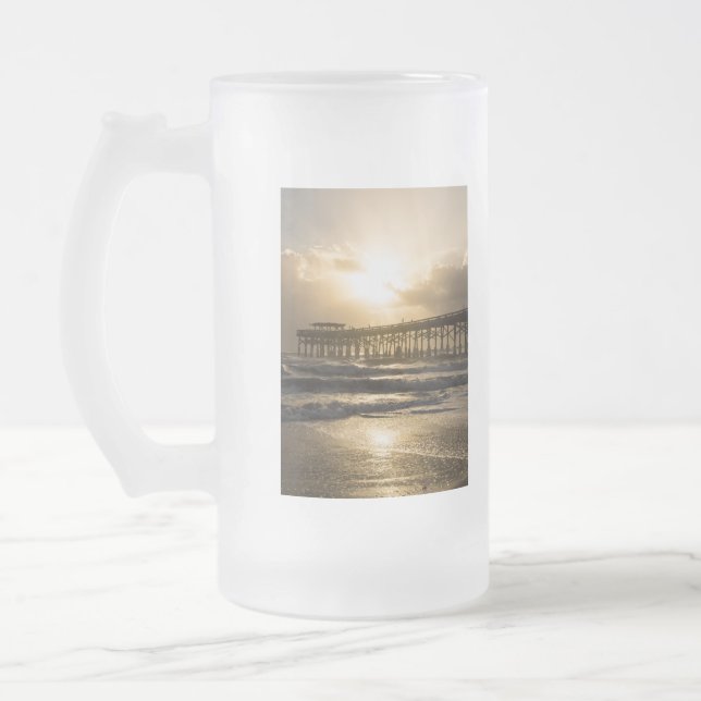 Goldenes Licht über Kakao Mattglas Bierglas (Links)