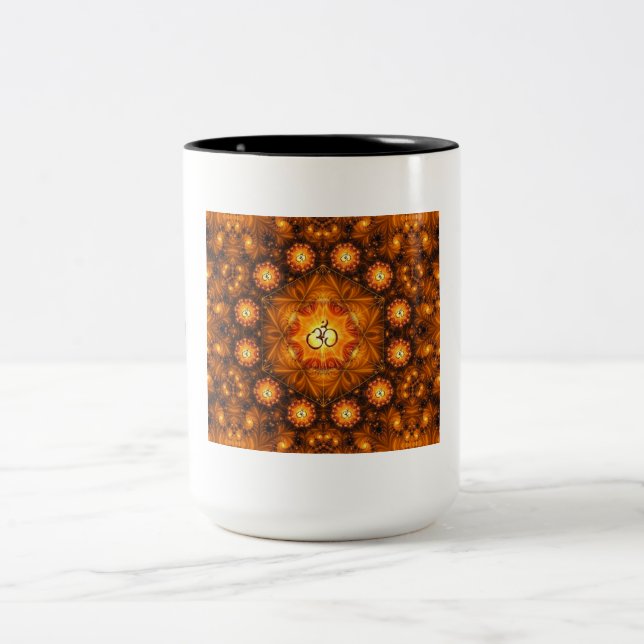 Goldenes OM Namaste Zweifarbige Tasse (Mittel)