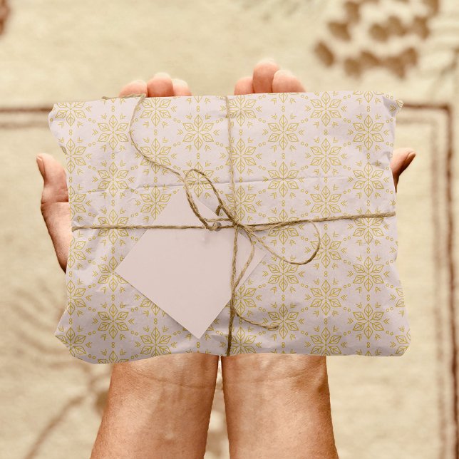 Goldenes Schneeflockenmuster auf Rosa Seidenpapier (Gold Snowflake Pattern on Pink Tissue Paper)