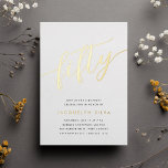 Goldenes Script 50. Geburtstagsparty Folieneinladung<br><div class="desc">Feiern Sie ihren Meilenstein Geburtstag mit diesen schicken 50. Geburtstagsfeierlichkeiten mit "fünfzig" in der modernen Goldfolie handgezeichneten Schriftzeichen. Personalisieren Sie Ihre Party-Details unten. Eine unvergessliche,  luxuriöse Wahl für fabelhafte 50. Geburtstagsfeiern.</div>