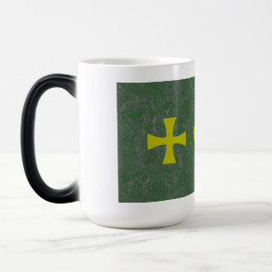 Goldfarbenes Byzantinisches Kreuz auf Mossy Green Verwandlungstasse