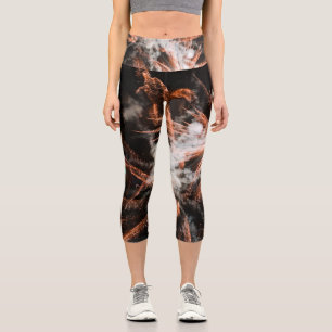 Goldfeuerwerk, abstrakter goldschwarzer Rauch Capri Leggings