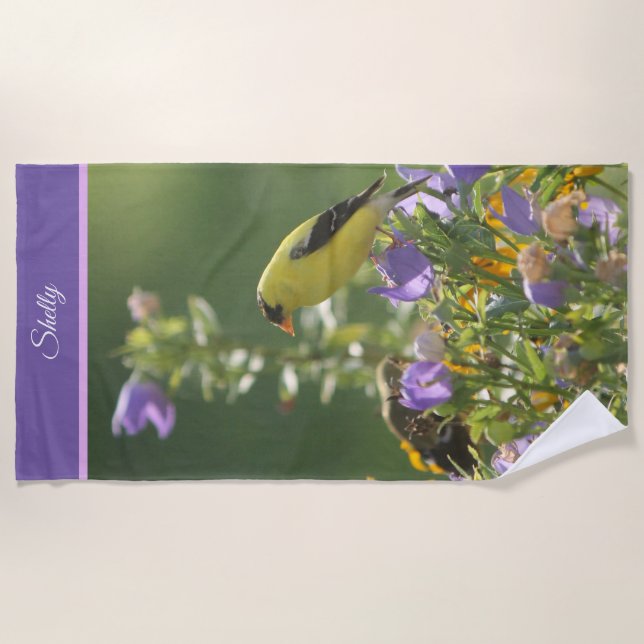 Goldfinch auf einer Harebell-Blume Strandtuch (Vorderseite)