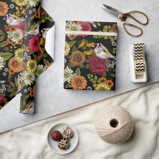 Goldfinken im Garten auf schwarz Geschenkpapier (Basteln)