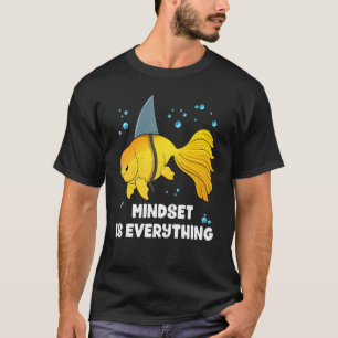 Goldfish mit Haifischflossen-Kreaturen Fisch-Minds T-Shirt