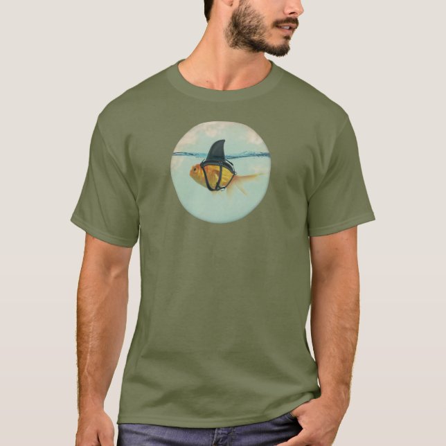 Goldfish with a Shark Fin T-Shirt (Vorderseite)