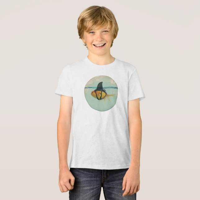 Goldfish with a Shark Fin Tri-Blend Shirt (Vorderseite voll)