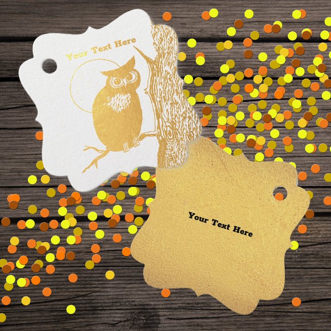 Goldhühner im Baum Vollmond Große Augen Geschenkanhänger (Gold foil owl in tree with outline of moon behind him on gift tags.)