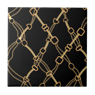 Goldketten auf schwarzen Hübschen Fliese