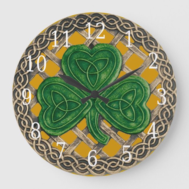 GoldKleeblatt und Celtic-Knoten-runde Uhr (Vorderseite)