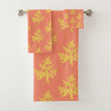 Goldleder auf dem botanischen Korallenmuster