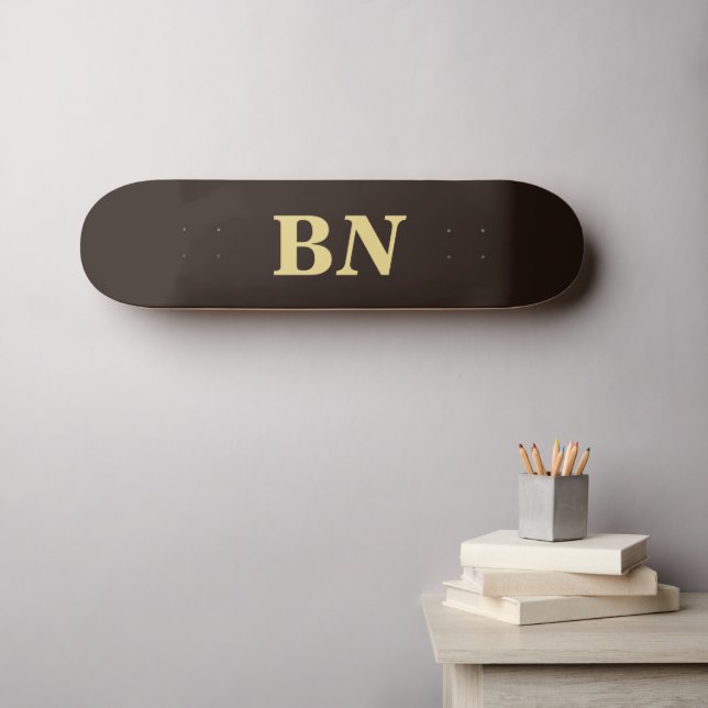 Goldliche Sonderinitialen minimalistisch braun Skateboard (Wandkunst (Horz))