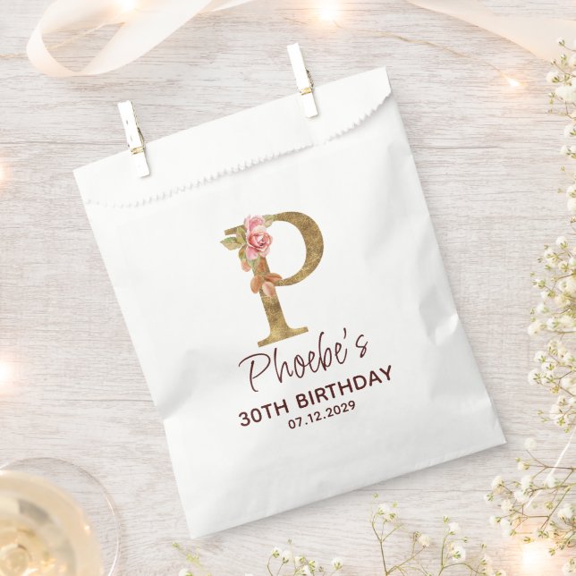 Goldmonogramm Brief P mit rosafarbenen Rosen Geschenktütchen (Ausgeschnitten)