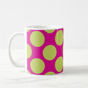 Goldpolka-Punkte auf rosa Kaffeetasse