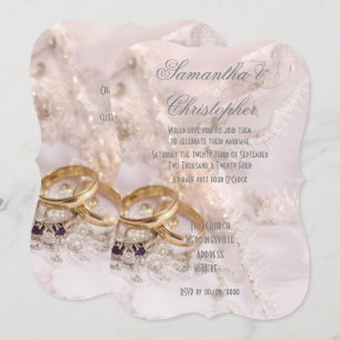 Goldringe auf Brautkleid Hochzeit Einladung