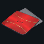 Goldstreifen im Hintergrund Laptopschutzhülle<br><div class="desc">Bild von rotem metallischem Hintergrund mit zwei glänzenden goldenen Streifen Akzent. Optionales Monogramm.</div>