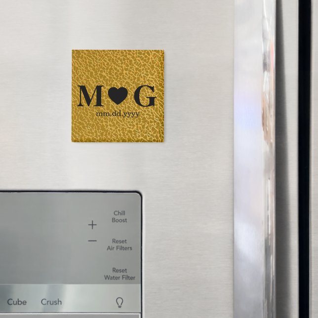 Goldtexturierte Monogramme mit Herzmagneten für di Magnet (In Situ (Kühlschrank))