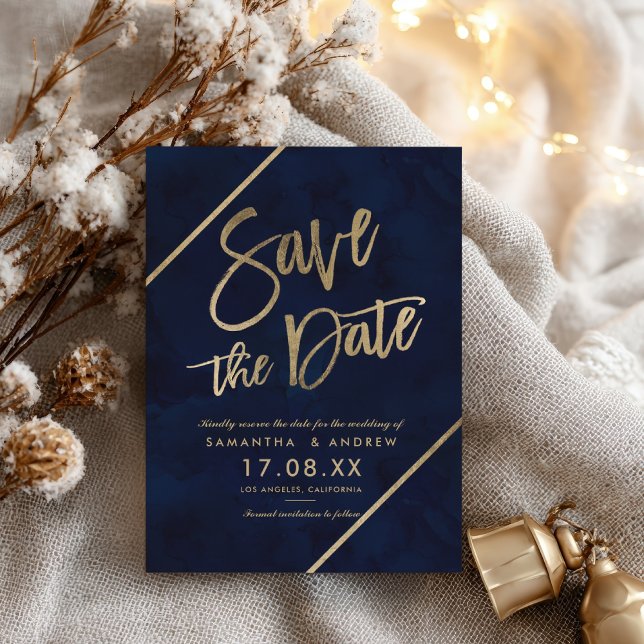 Goldtypografie und blaue Wasserfarbe Save the Date Ankündigungspostkarte (Gold typography navy blue watercolor save the date announcement postcard)