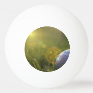 Golf an einem sonnigen Tag Tischtennisball