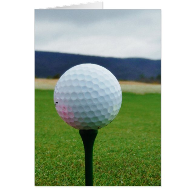 Golf Ball auf dem Golfplatz (Vorne)