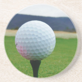 Golf Ball auf dem Golfplatz Untersetzer