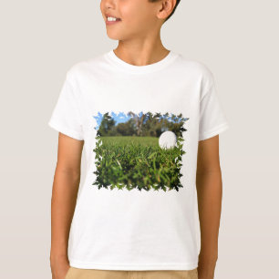 Golf Ball auf Golfplatz Jugend T - Shirt