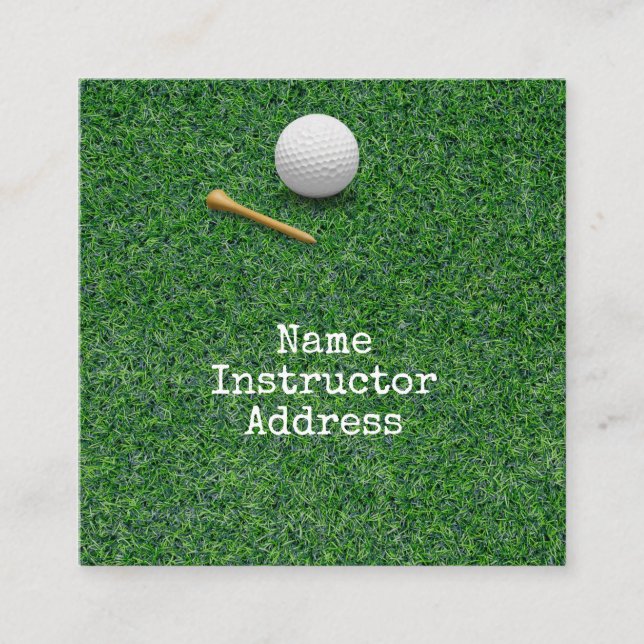Golf Ball auf grünem Gras Quadratische Visitenkarte (Vorderseite)