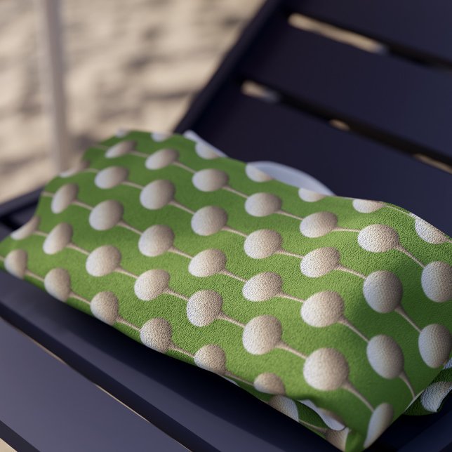Golf Ball Pattern Green Mit Monogramm Beach Handtu Strandtuch (Golf Ball Pattern Green Monogrammed Beach Towel with space for your initial)