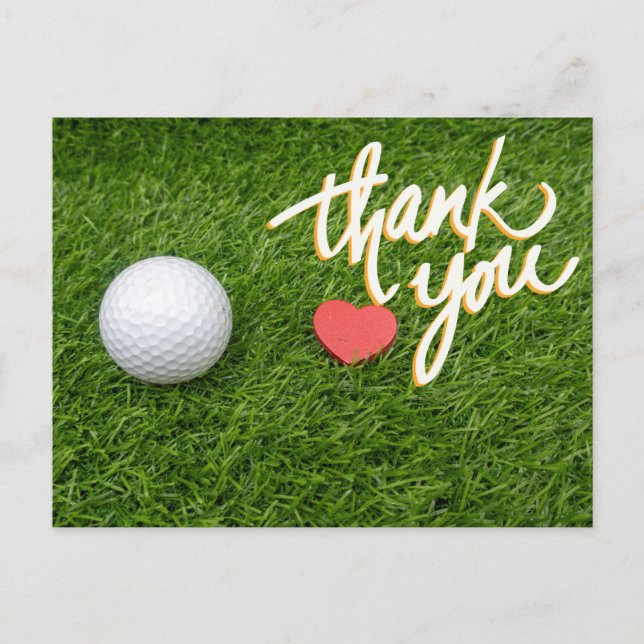 Golf Ball Red heart on green mit Liebe Vielen Dank Postkarte (Vorderseite)