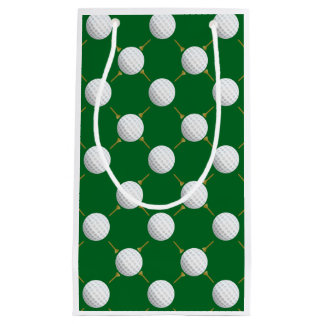 Golf-Bälle und T-Shirts auf Grün Kleine Geschenktüte