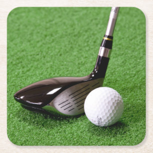 Golf Club und Golf Ball auf dem Grünen Rechteckiger Pappuntersetzer