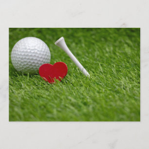 Golf Liebe Herz und Tee auf grünem Gras Einladung