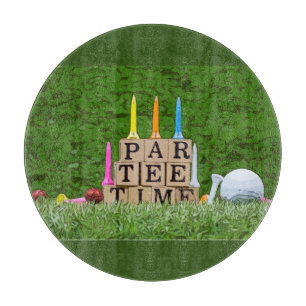 Golf Par T-Shirt Zeit mit blauem Band auf grün  Schneidebrett