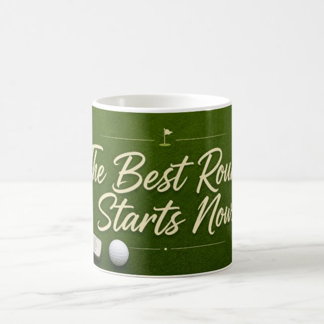 Golf-Ruhestand auf grünem Grund Kaffeetasse (Mittel)