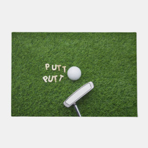 Golf-Set mit Putter und Golfball auf Grün Fußmatte