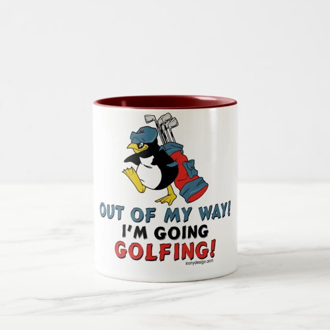 Golf spielender Pinguin Zweifarbige Tasse (Mittel)