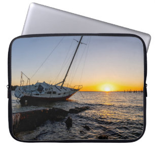Golf von Breeze Segelboot und Pier Sonnenuntergang Laptopschutzhülle