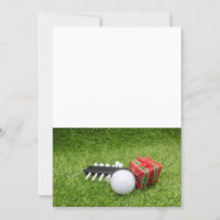 Golf Weihnachten mit Golfball und Geschenk auf Grü