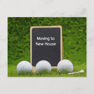 Golf zieht in neues Haus auf Kalkboard auf grün Postkarte