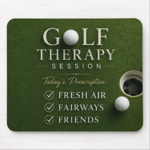 Golfball auf grünem Golfplatz Mousepad