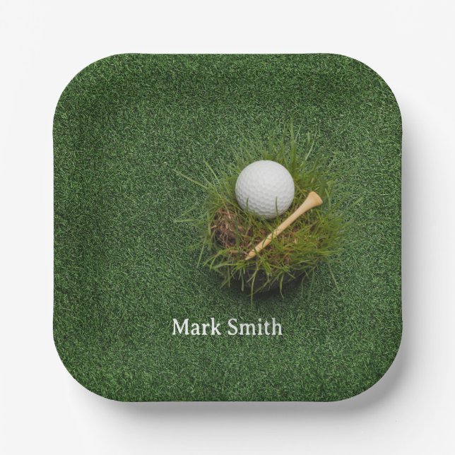 Golfball auf grünem Gras für Golfer Pappteller (Vorderseite)