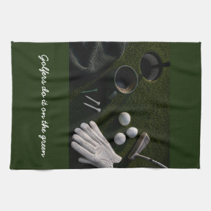 Golfball auf Putting Green  Geschirrtuch