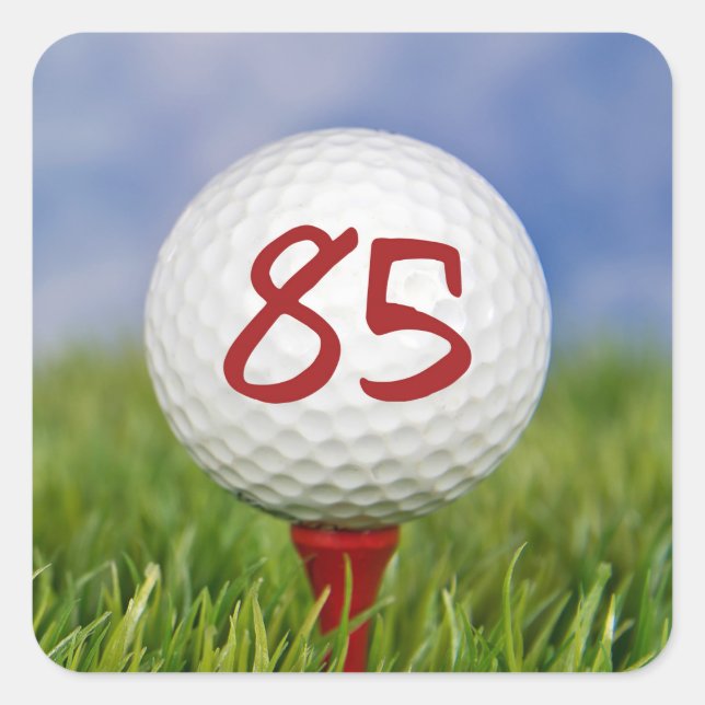 Golfball auf rotem Tee 85. Geburtstag Quadratischer Aufkleber (Vorderseite)
