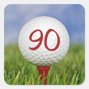 Golfball auf rotem Tee 90. Geburtstag Quadratischer Aufkleber