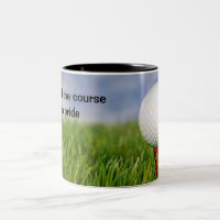 Golfball auf rotem Tee mit Zitat