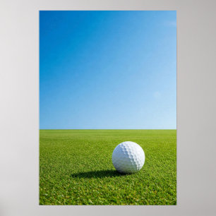 Golfball auf sonniger Fairway-Szene Poster