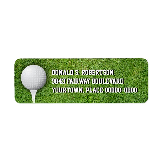 Golfball im Gras (Vorne)