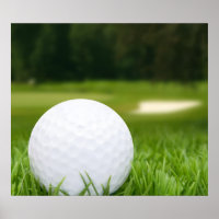 Golfball im Gras