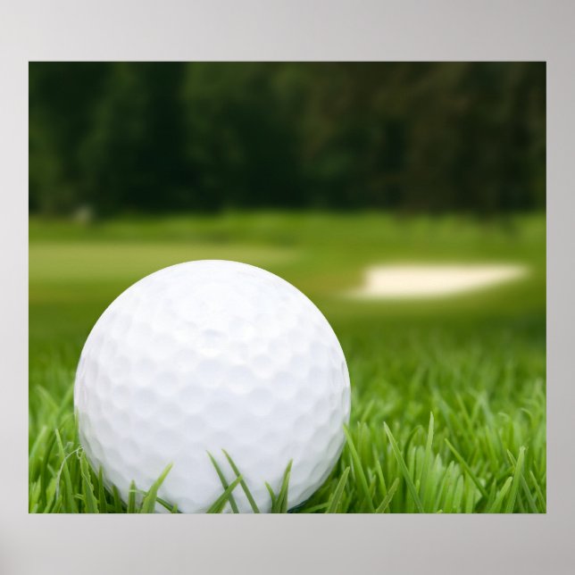 Golfball im Gras Poster (Vorne)