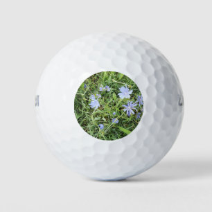 Golfball mit Wildblume Foto darauf.